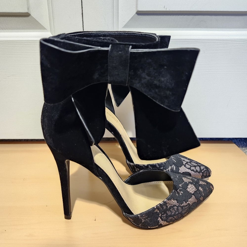 Shoedazzle high heel with bow